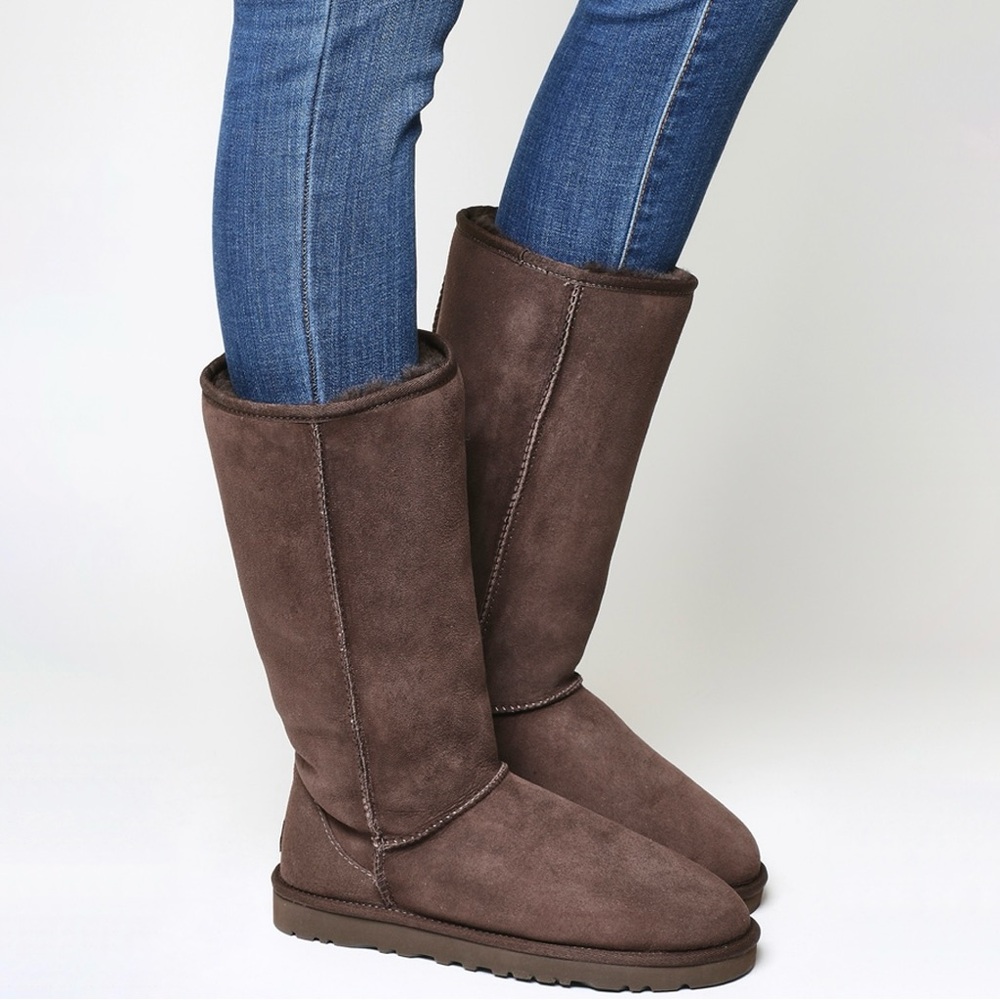 UGG Classic Tall suede & sheepskin boots. 🤎
